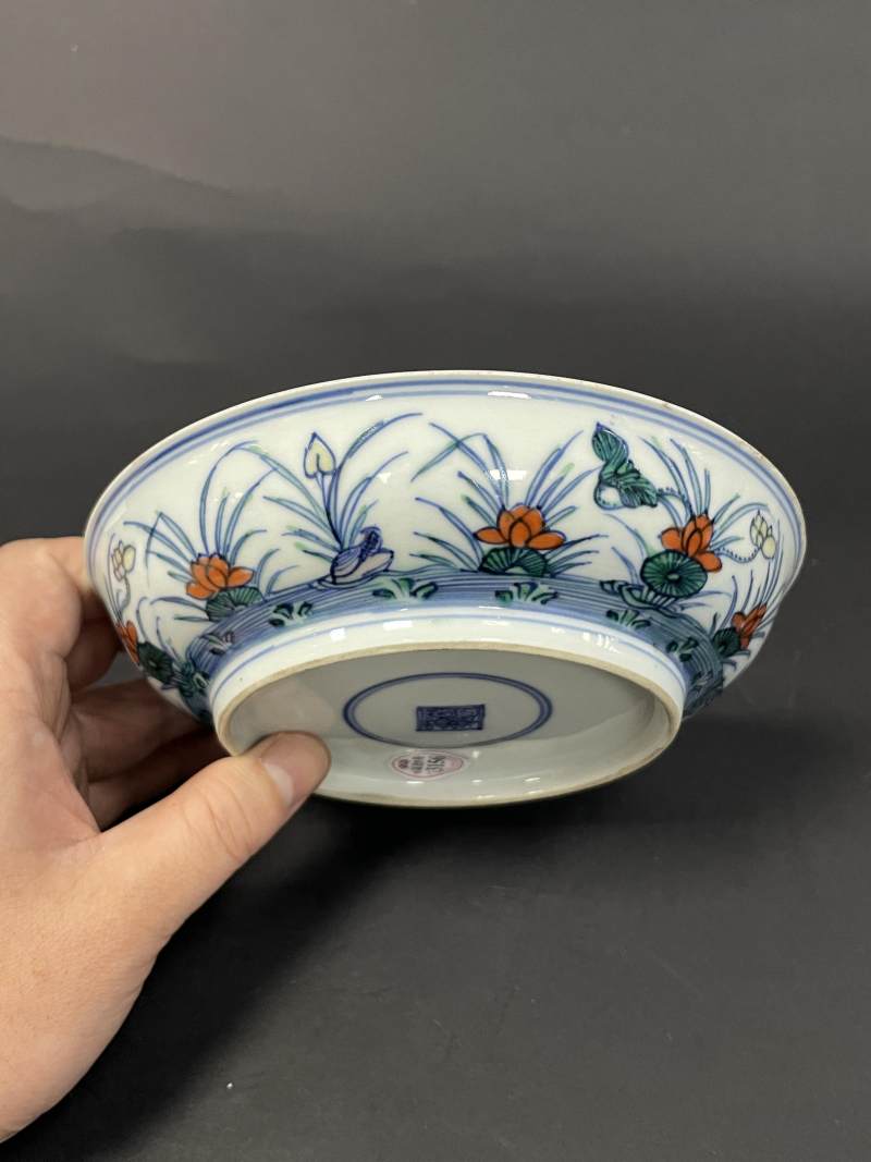 清雍正 斗彩荷塘鸳鸯纹盘 - 图5