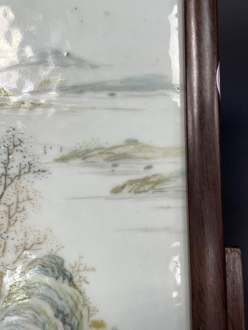 清乾隆 浅绛风格粉彩山水纹瓷板插屏 - 图7