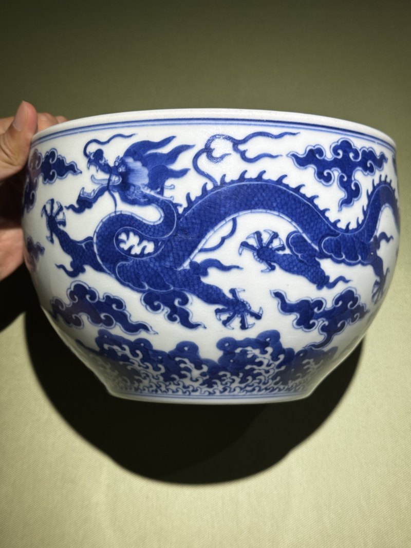 清乾隆 青花云龙纹案缸 - 图2