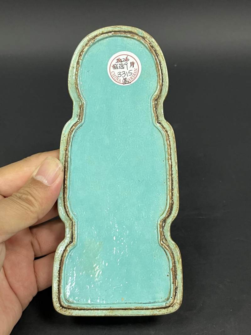 清中期 松石绿地洋彩缠枝莲福喜相逢图琴形文具盒 - 图3