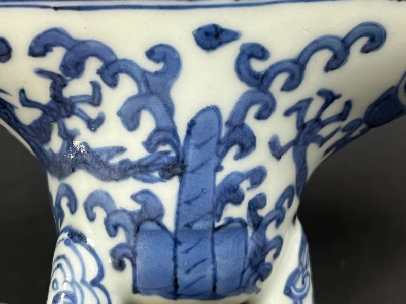 明嘉靖 青花云龙纹爵杯 - 图12