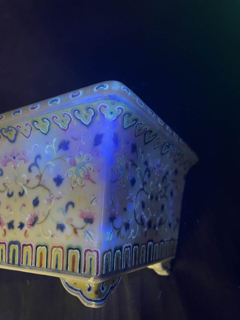 清道光 青花洋彩缠枝莲蝠纹四方水仙盆 - 图12