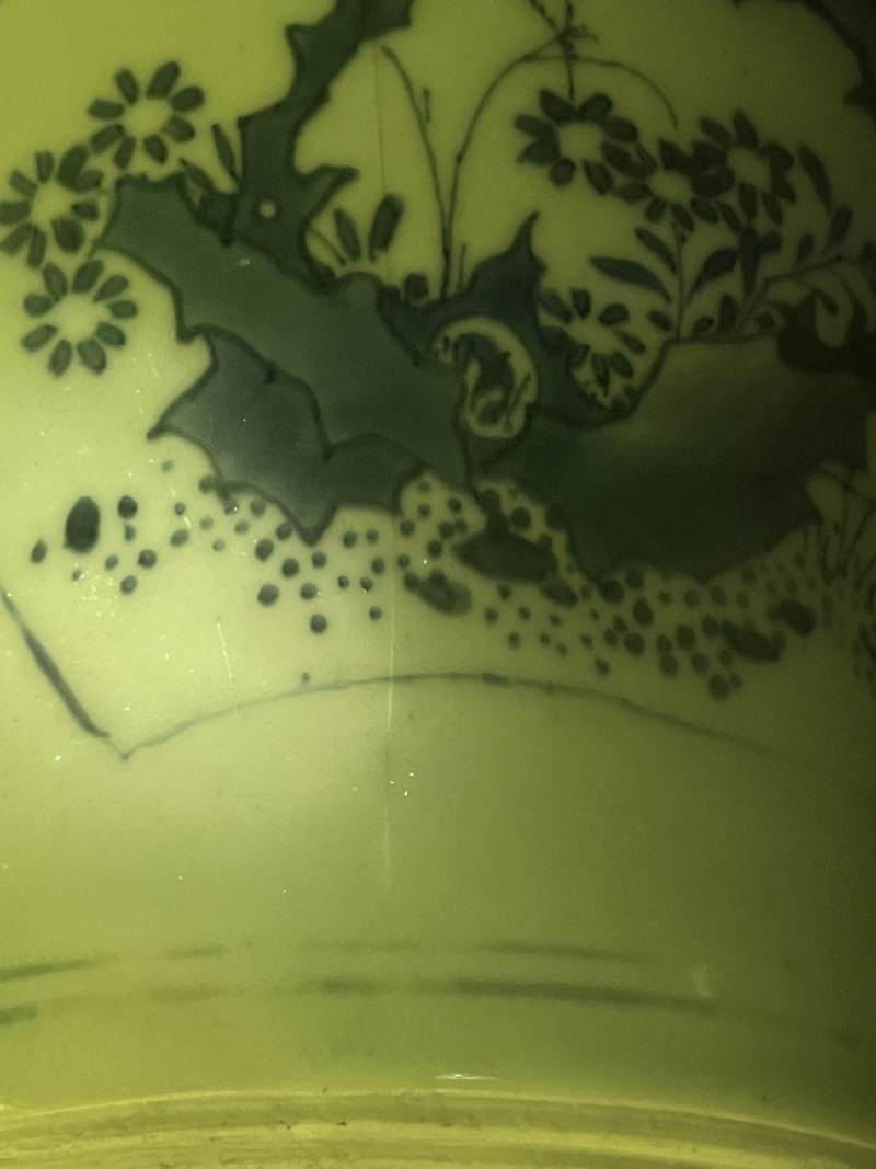 明崇祯 青花开光博古清供图蒜头瓶 - 图3