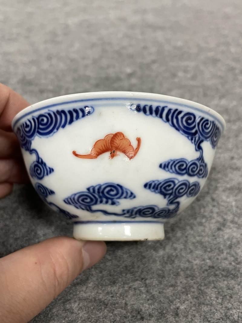 清光绪 青花矾红洪福齐天图杯、碗、盖碗、盘、匙八十三只 - 图43