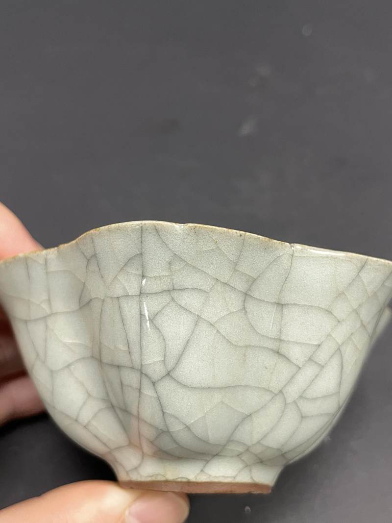 清早期 仿哥釉花口杯 - 图8