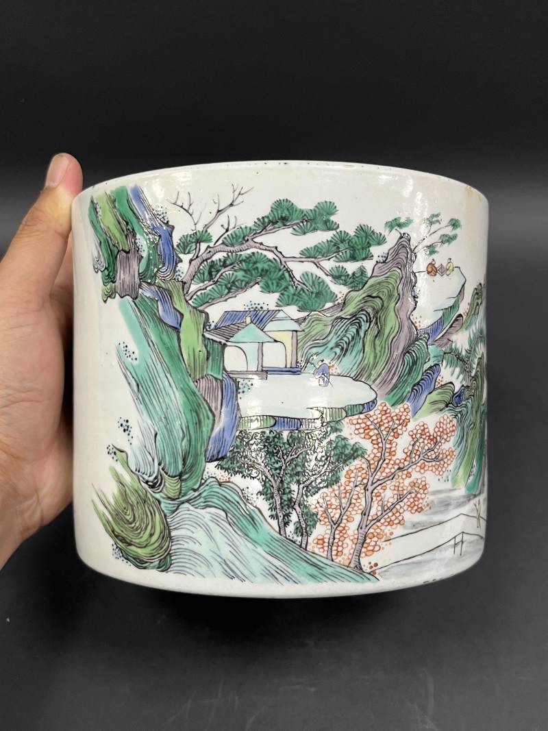 清 五彩披麻皴山水纹大笔筒 - 图2