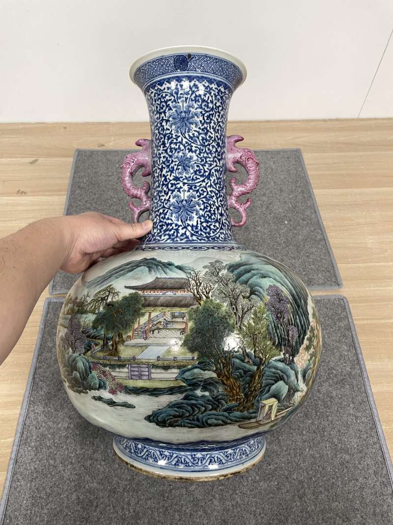 清晚期 青花缠枝莲纹开光粉彩山水人物纹螭耳尊 - 图2