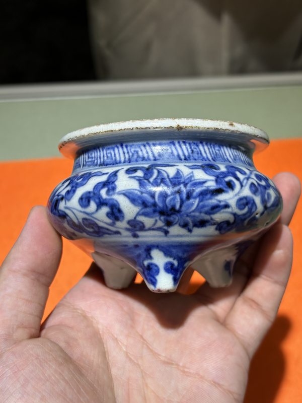 元 青花缠枝莲纹鬲式炉 - 图9