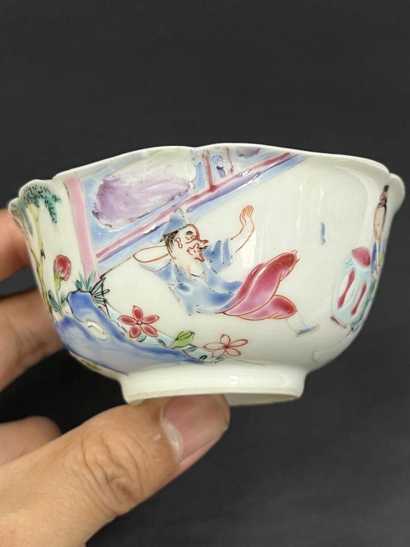 清雍正 粉彩水浒传人物故事图花口杯盏 - 图5
