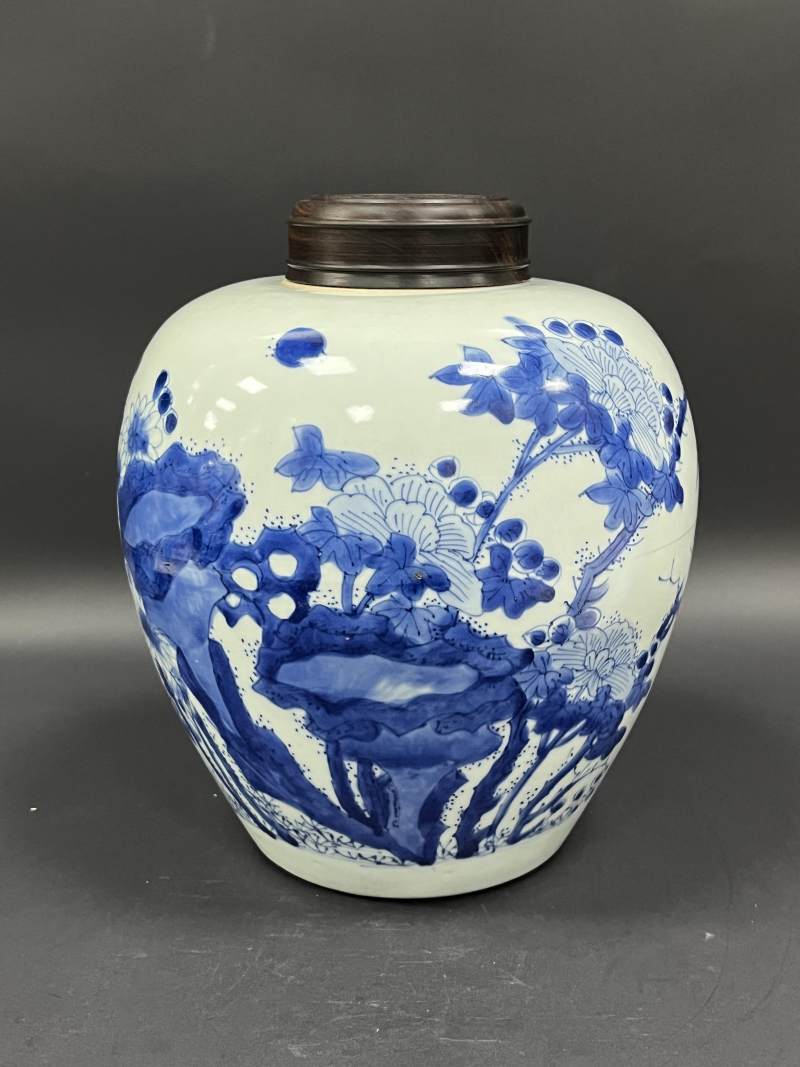 清顺治 青花洞石花卉纹罐 - 图2