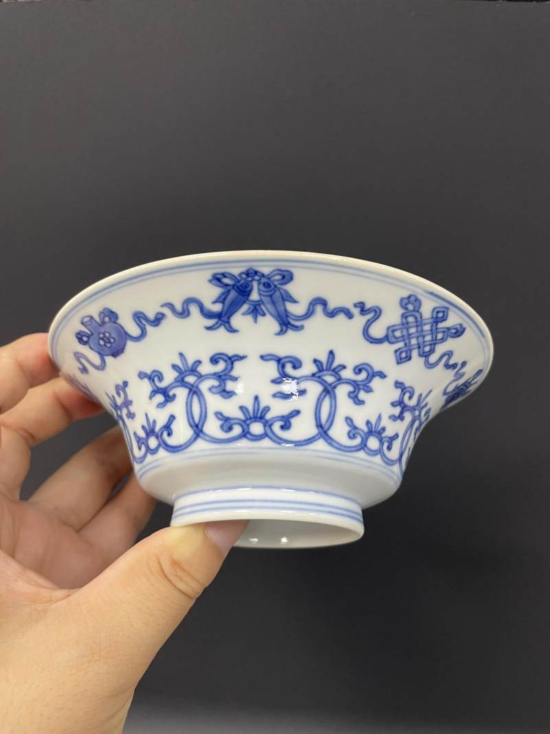 清康熙 青花缠枝莲托八宝纹折腰碗 - 图7