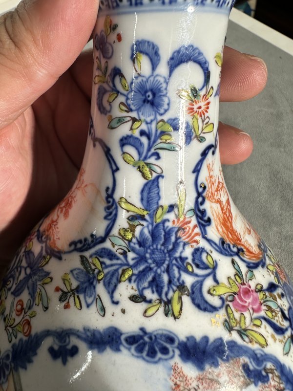 清乾隆 青花加彩开窗山水人物瓶 - 图11