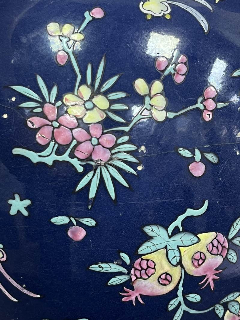 清中期 蓝釉粉彩花蝶纹罐一对 - 图14