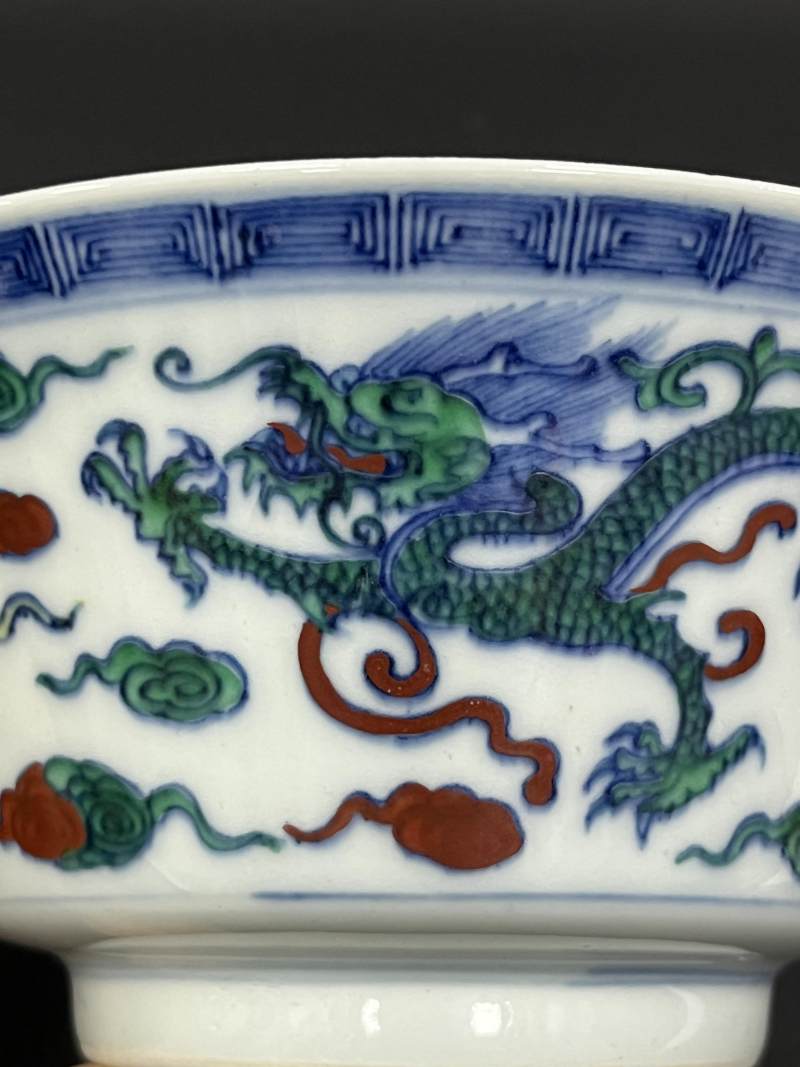 清雍正 斗彩云龙纹马蹄碗一对 - 图11