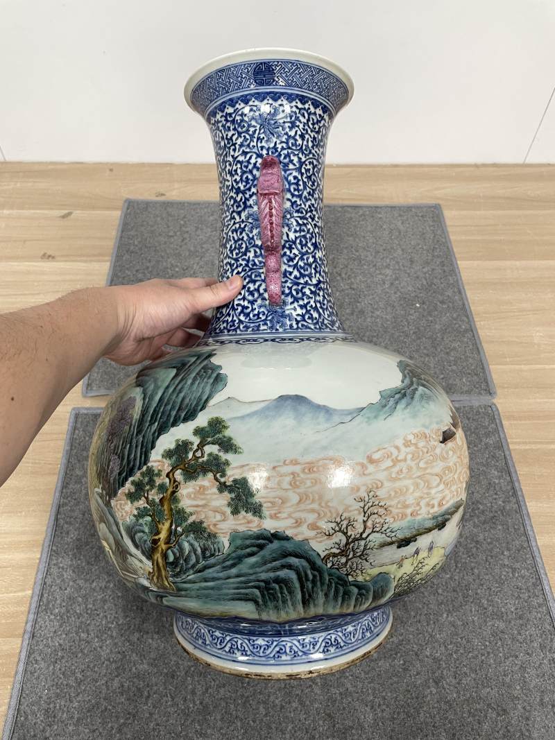 清晚期 青花缠枝莲纹开光粉彩山水人物纹螭耳尊 - 图3