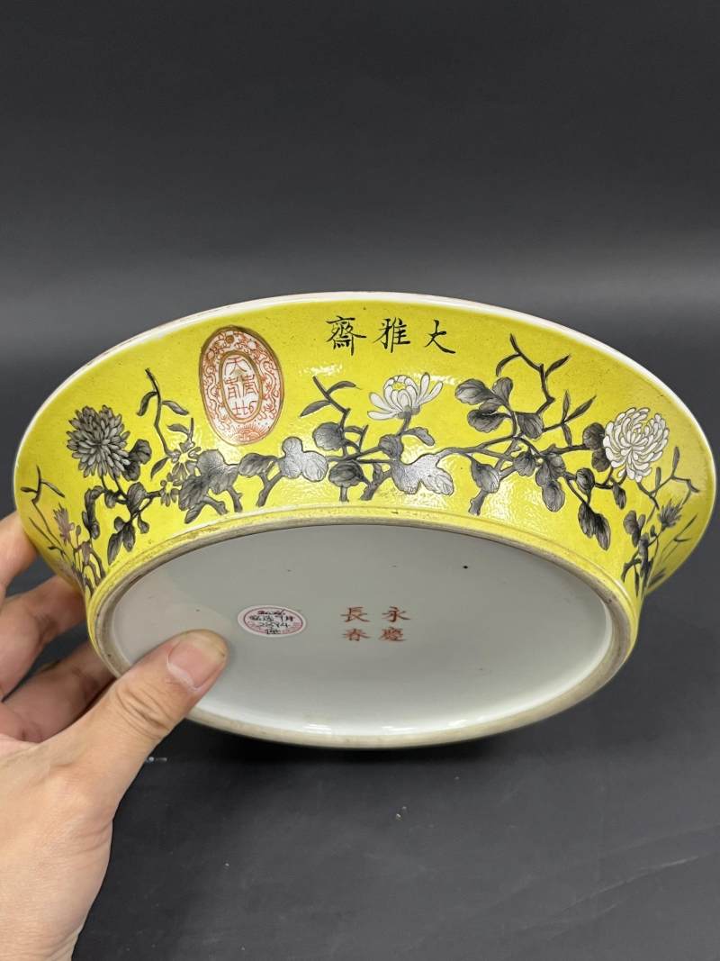 清晚期 黄地墨彩菊花纹花盆带奁一对 - 图31
