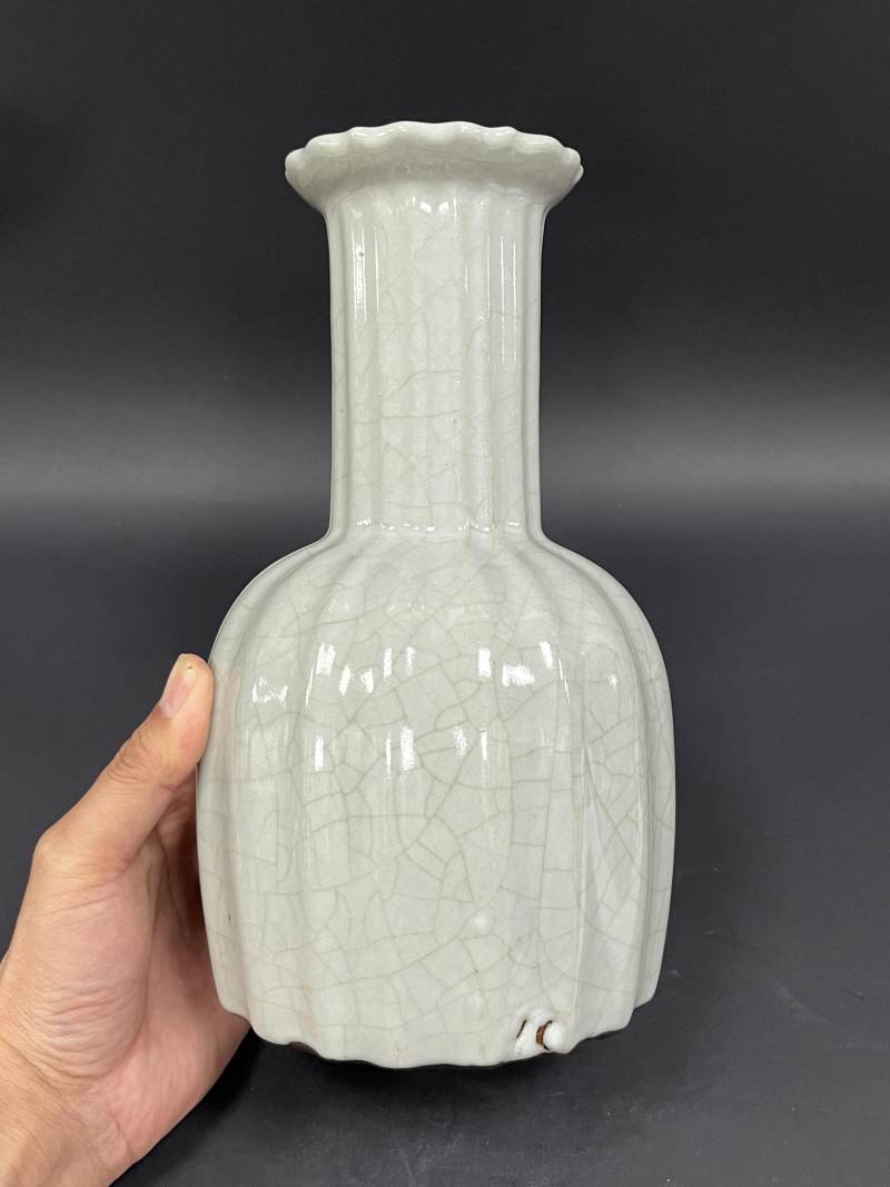 清乾隆 仿官釉瓜棱花口双陆尊 - 图2