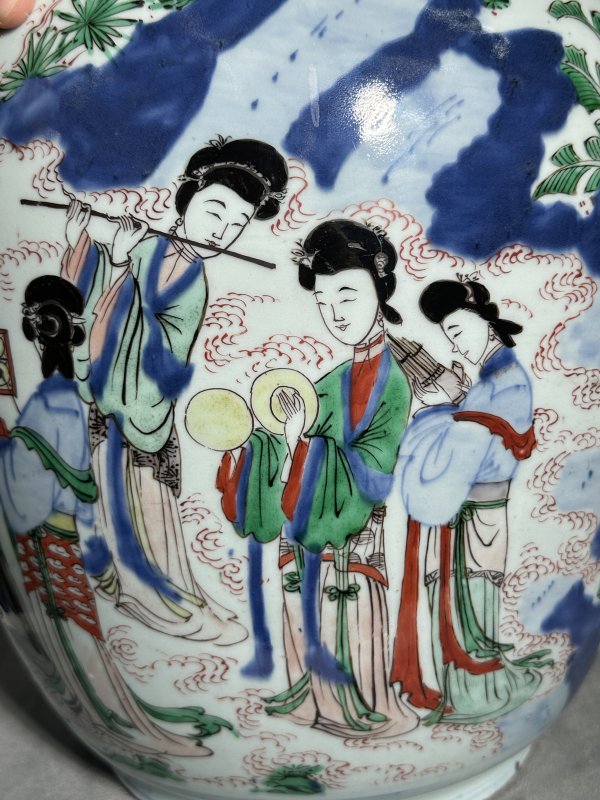 清康熙 青花五彩宫苑仕女图罐 - 图10