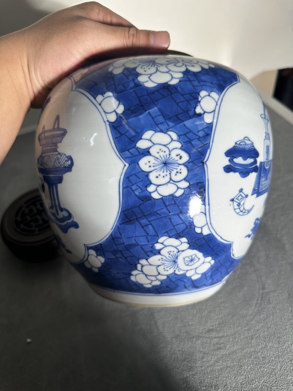 清康熙 青花冰梅开窗博古纹罐 - 图5