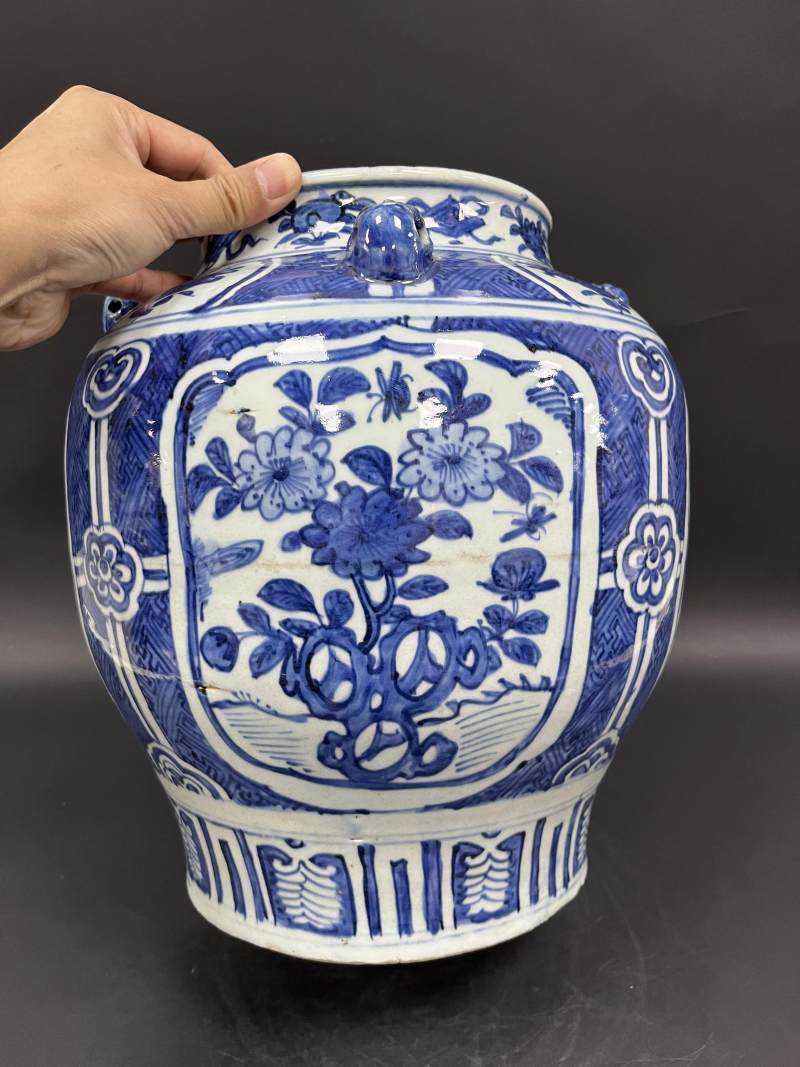 明晚期 青花锦地如意开光花卉纹四系盖罐 - 图3
