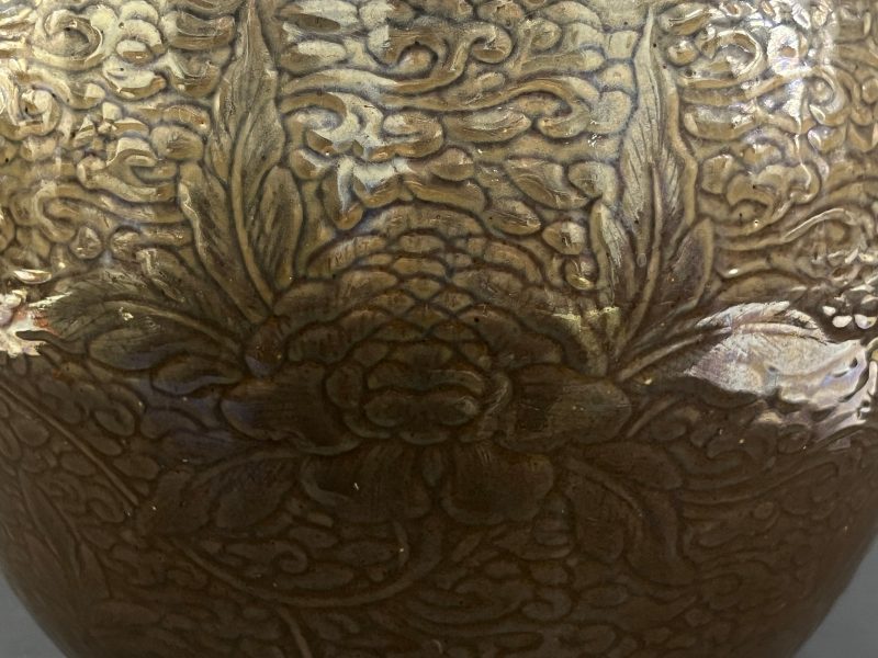清康熙 紫金釉凸花缠枝莲纹缸 - 图8