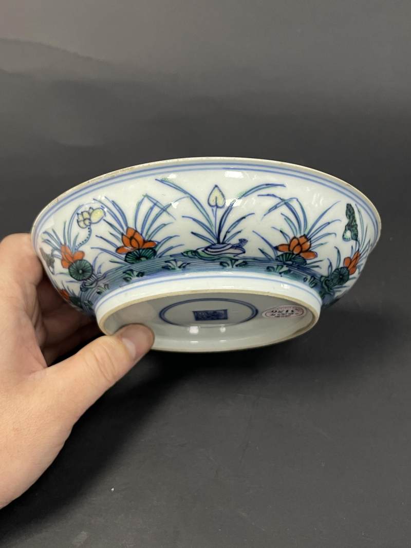 清雍正 斗彩荷塘鸳鸯纹盘 - 图6
