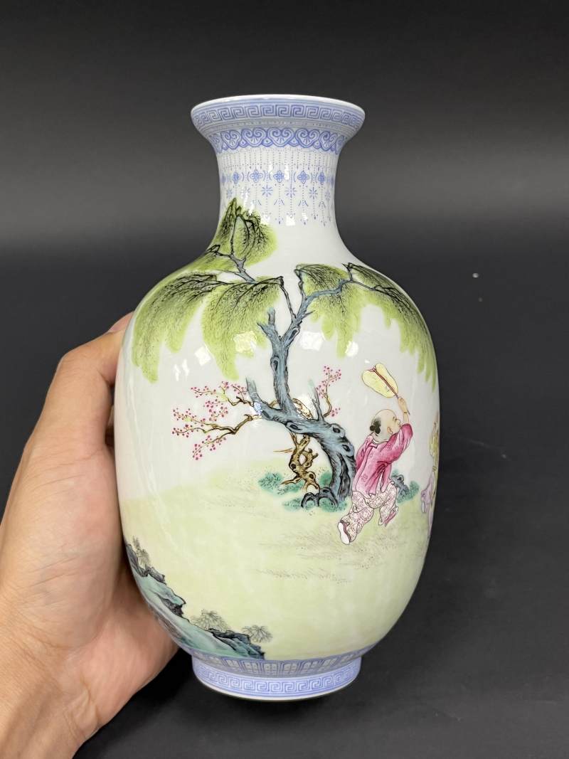 民国 粉彩婴戏图灯笼瓶 - 图2