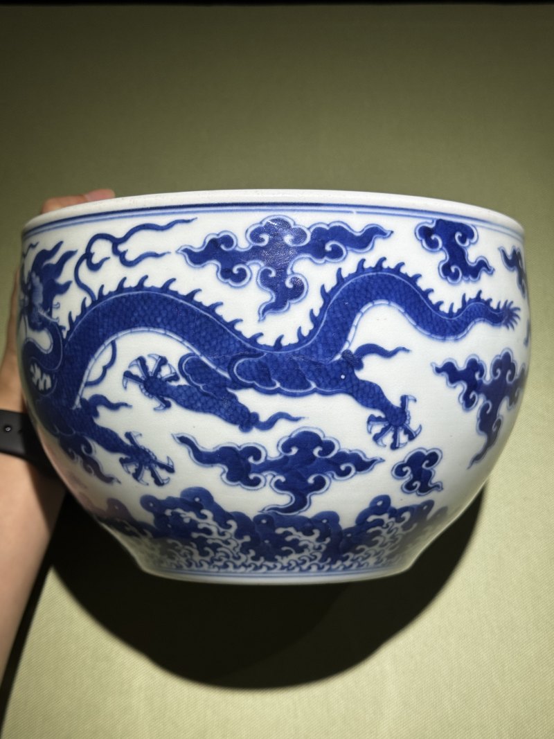 清乾隆 青花云龙纹案缸 - 图3