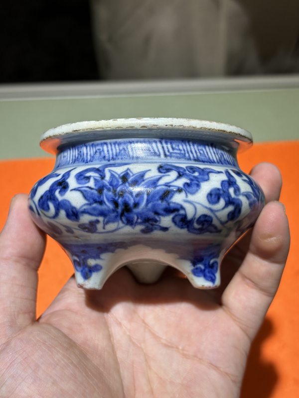 元 青花缠枝莲纹鬲式炉 - 图10
