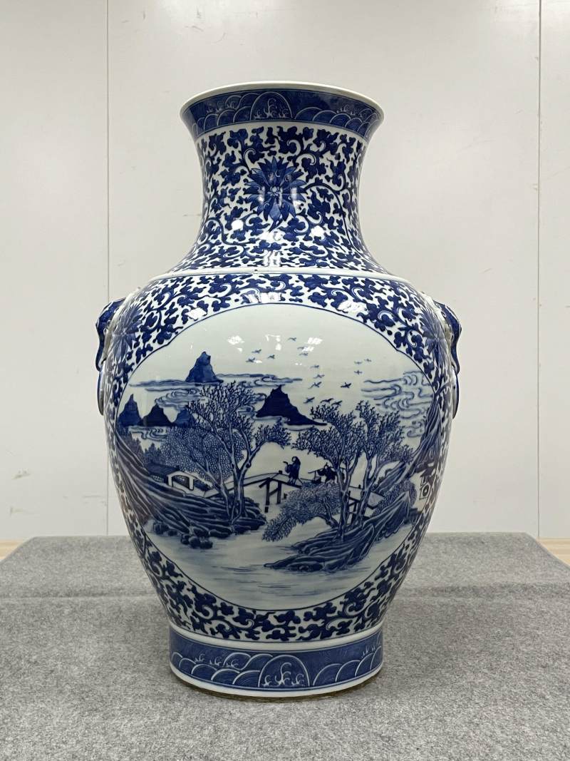 清晚期 青花缠枝莲开光山水人物纹铺首尊 - 图4