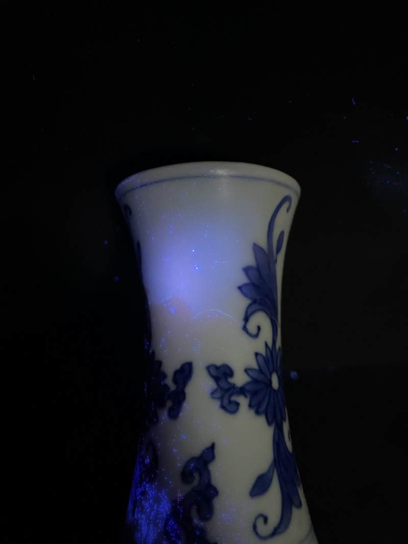明崇祯 青花高士图瓶 - 图13