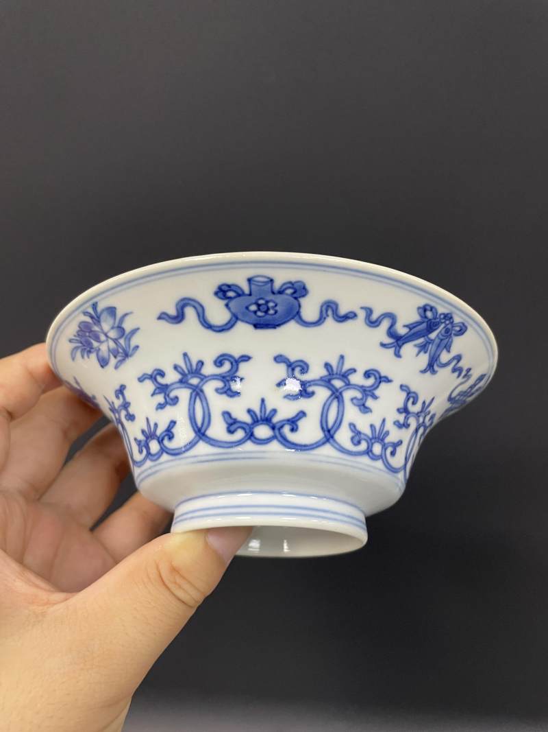 清康熙 青花缠枝莲托八宝纹折腰碗 - 图8