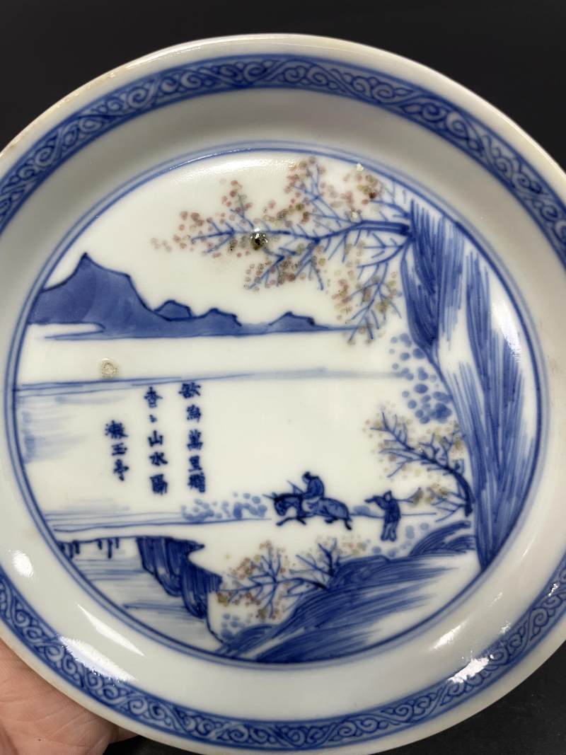 清康熙十年（1671年） 青花釉里红踏雪寻梅图马蹄小盘 - 图3