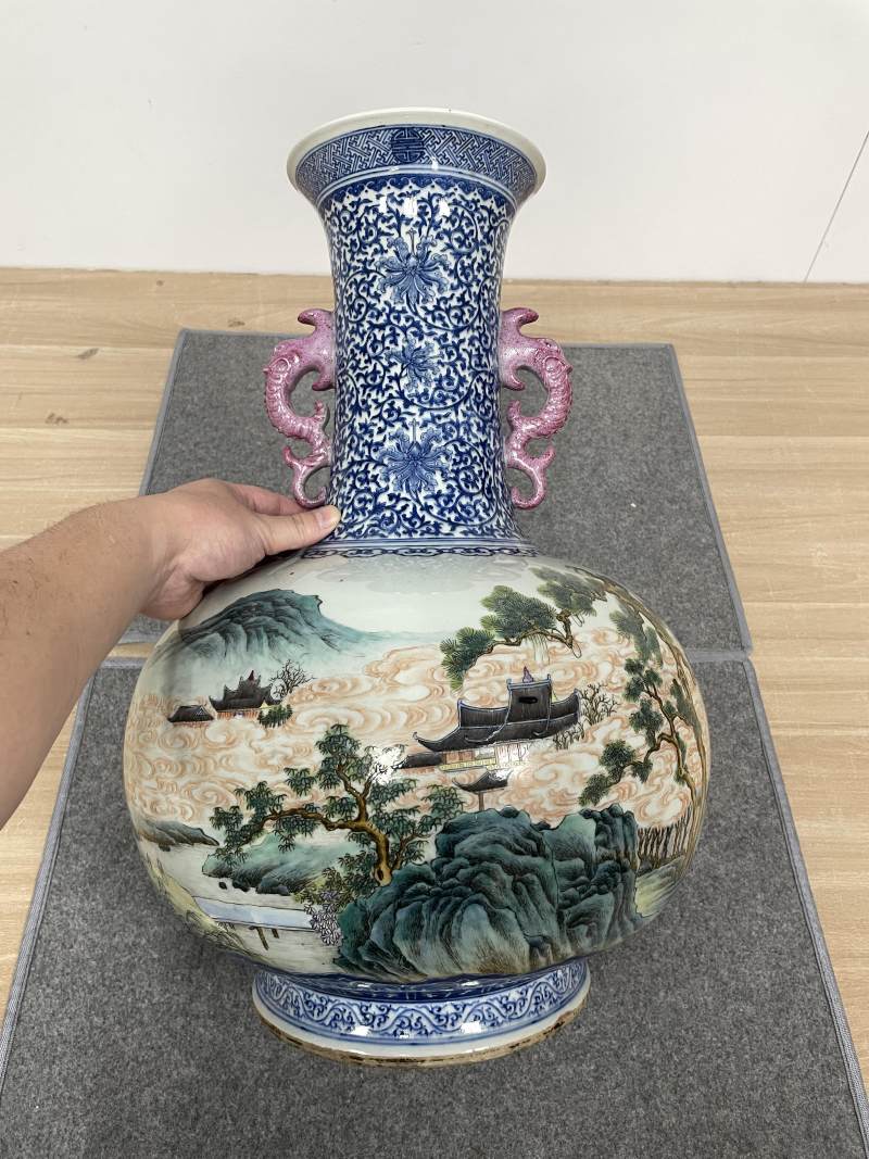 清晚期 青花缠枝莲纹开光粉彩山水人物纹螭耳尊 - 图4