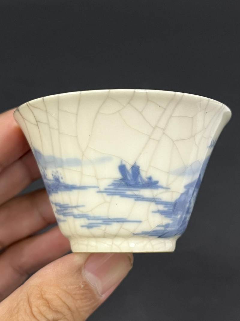 清雍正 浆胎青花山水人物纹马蹄杯 - 图5