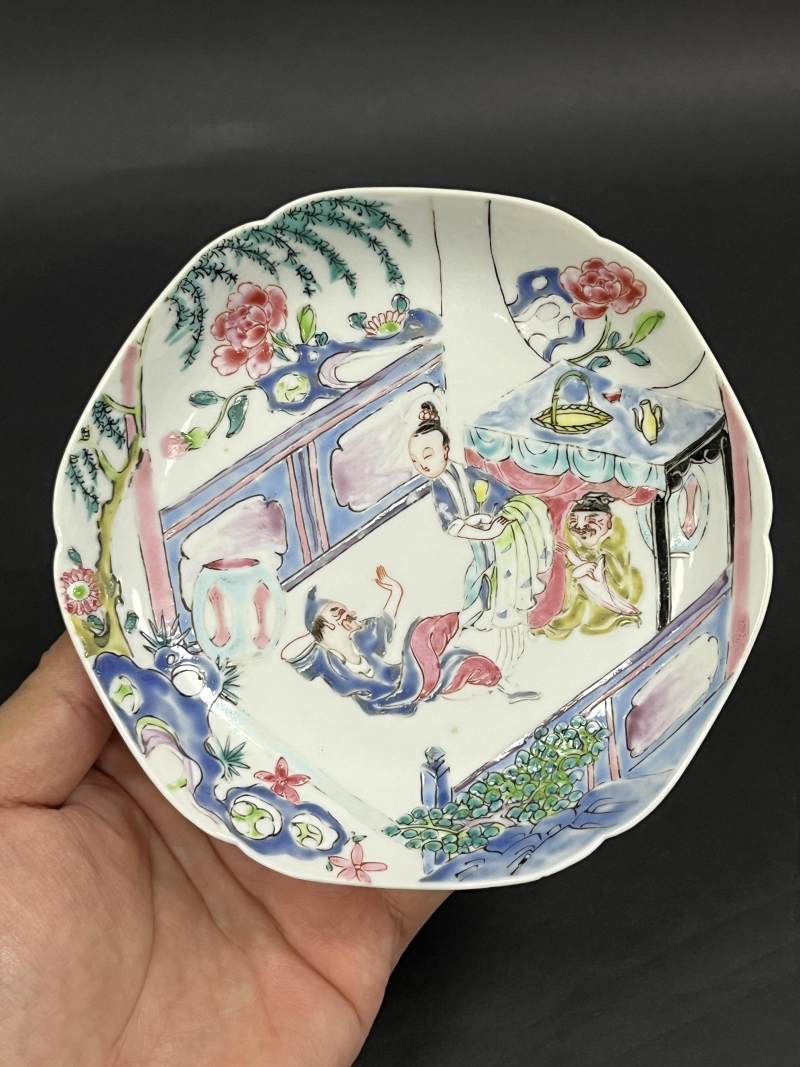 清雍正 粉彩水浒传人物故事图花口杯盏 - 图9