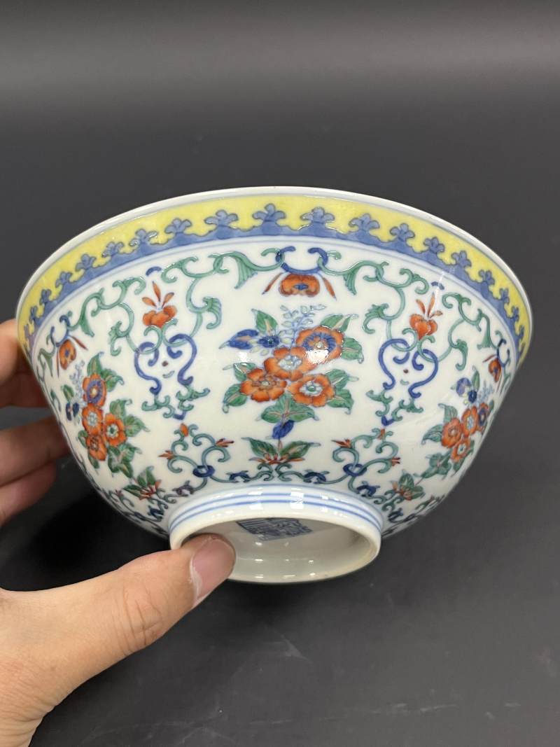 清道光 斗彩簇菊纹碗一对 - 图6