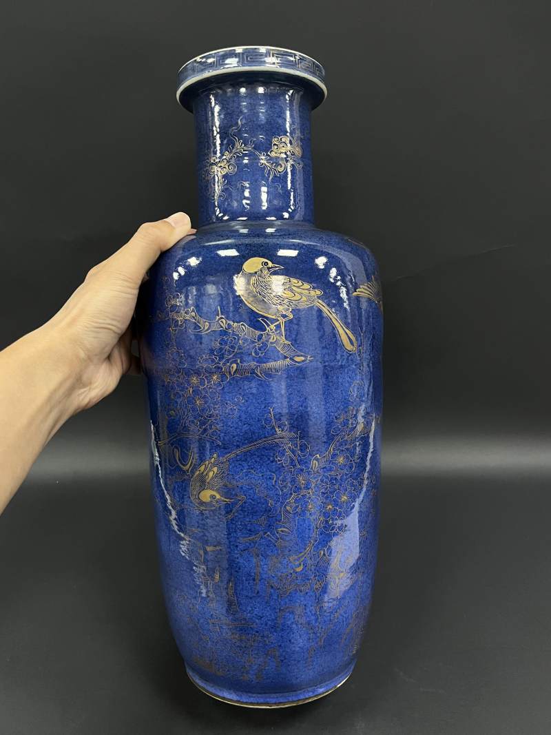 清康熙 洒蓝釉描金喜鹊登梅图棒槌瓶 - 图2