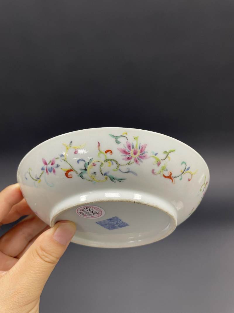 清道光 粉彩缠枝莲八宝纹盘 - 图7