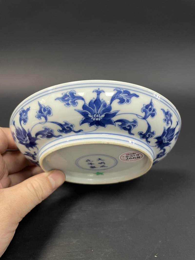 清康熙 仿成化青花缠枝莲纹盘 - 图4