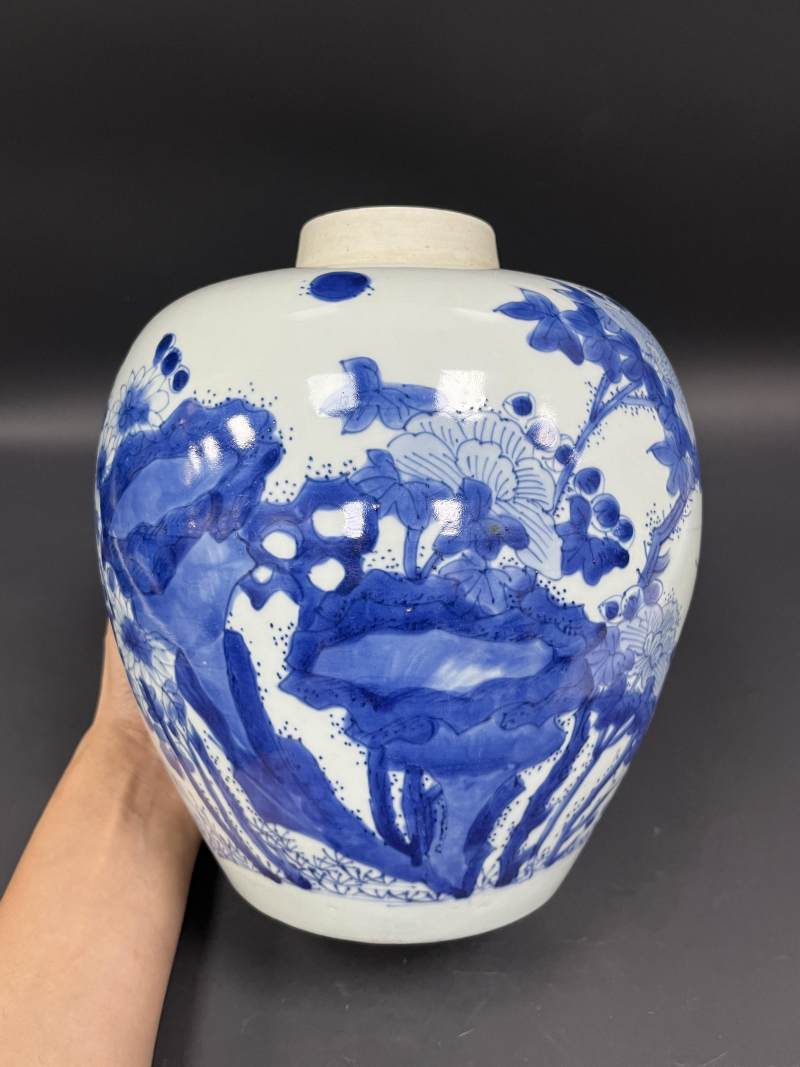 清顺治 青花洞石花卉纹罐 - 图3