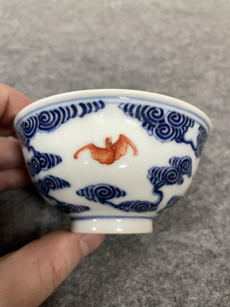 清光绪 青花矾红洪福齐天图杯、碗、盖碗、盘、匙八十三只 - 图131