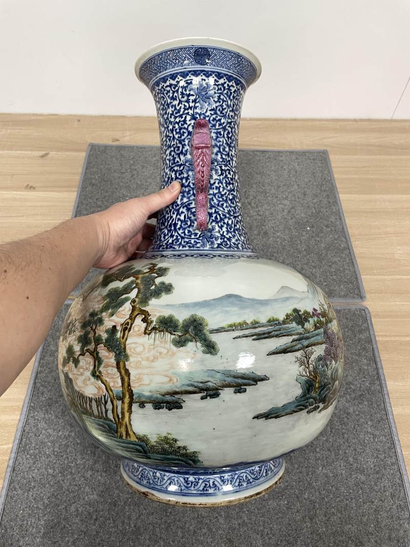 清晚期 青花缠枝莲纹开光粉彩山水人物纹螭耳尊 - 图5