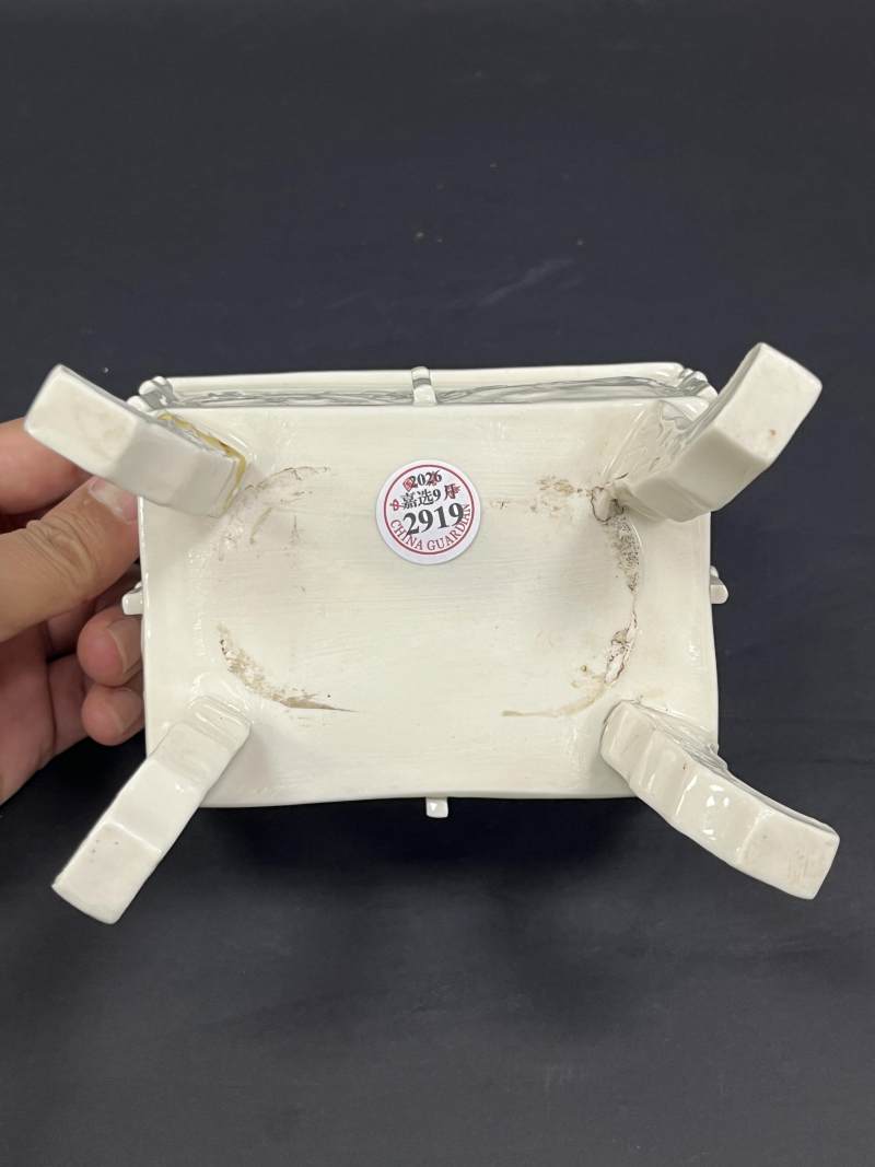 清 德化窑白釉兽面纹鼎式炉 - 图7