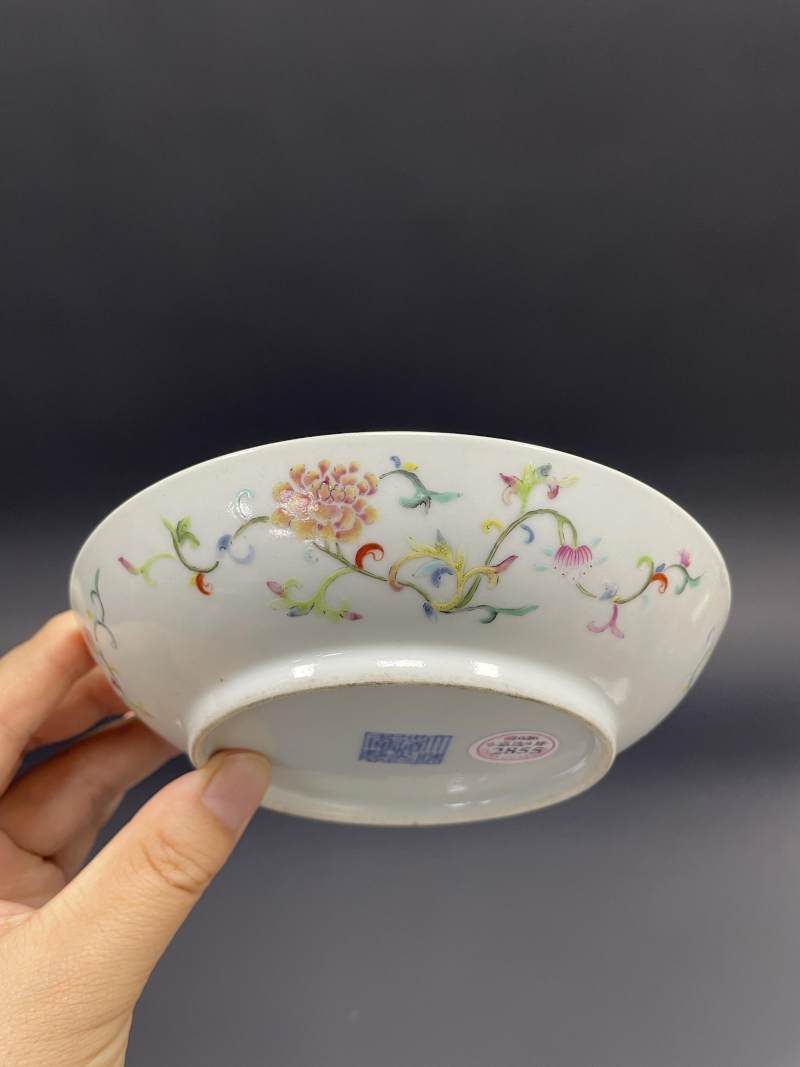 清道光 粉彩缠枝莲八宝纹盘 - 图8