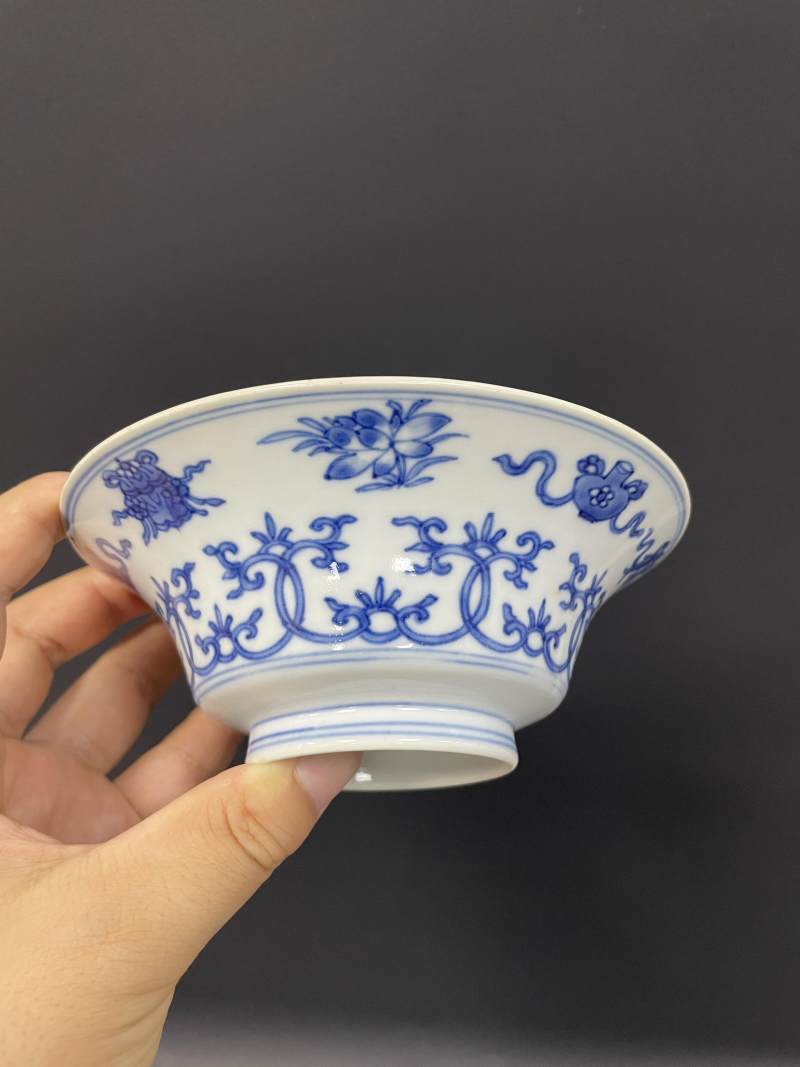清康熙 青花缠枝莲托八宝纹折腰碗 - 图9