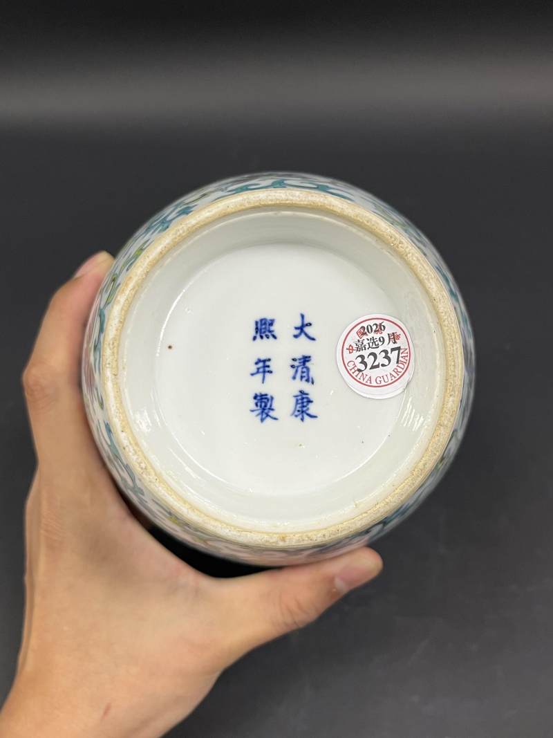 清晚期 斗彩缠枝莲纹象耳尊 - 图8