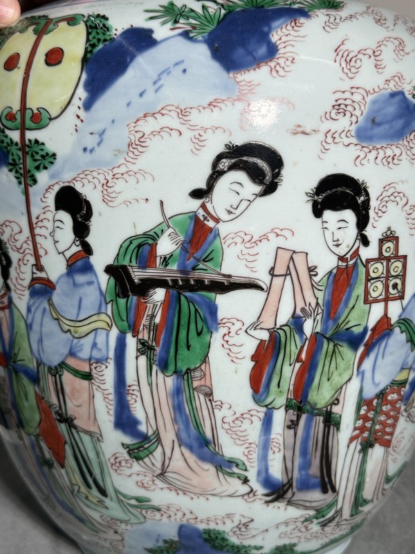 清康熙 青花五彩宫苑仕女图罐 - 图11