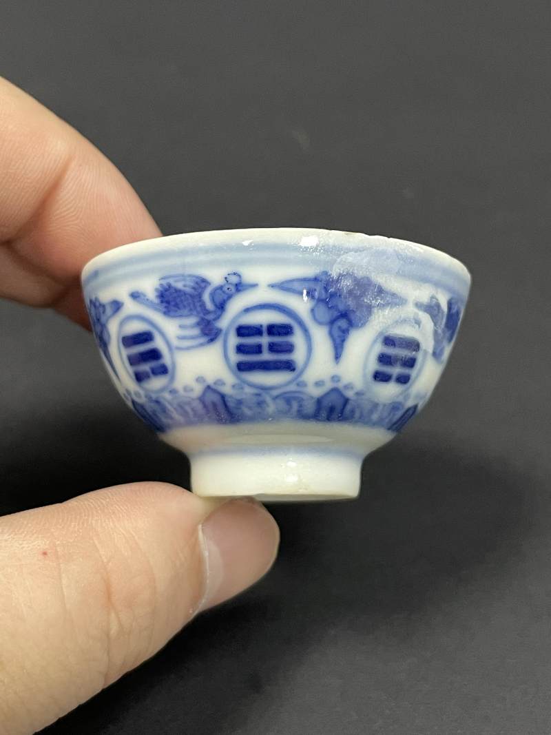 清光绪 青花八卦云鹤纹杯 - 图3