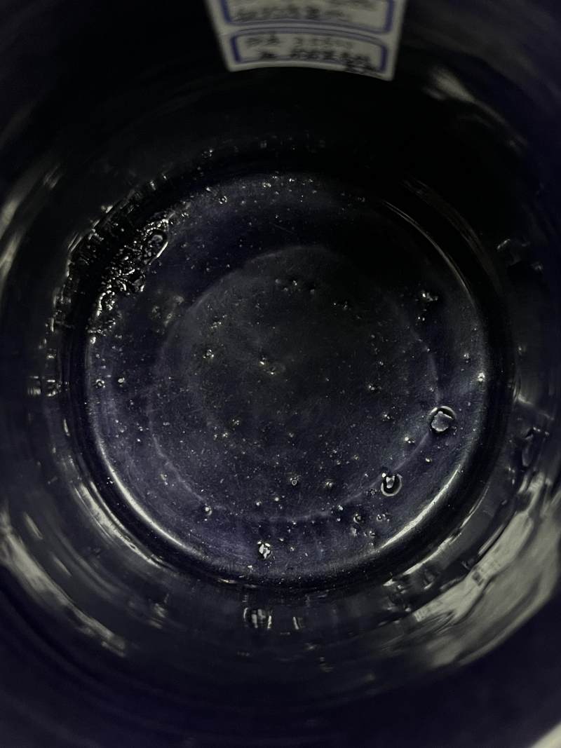 清康熙 茄皮紫釉暗刻杏林春燕图笔筒 - 图6